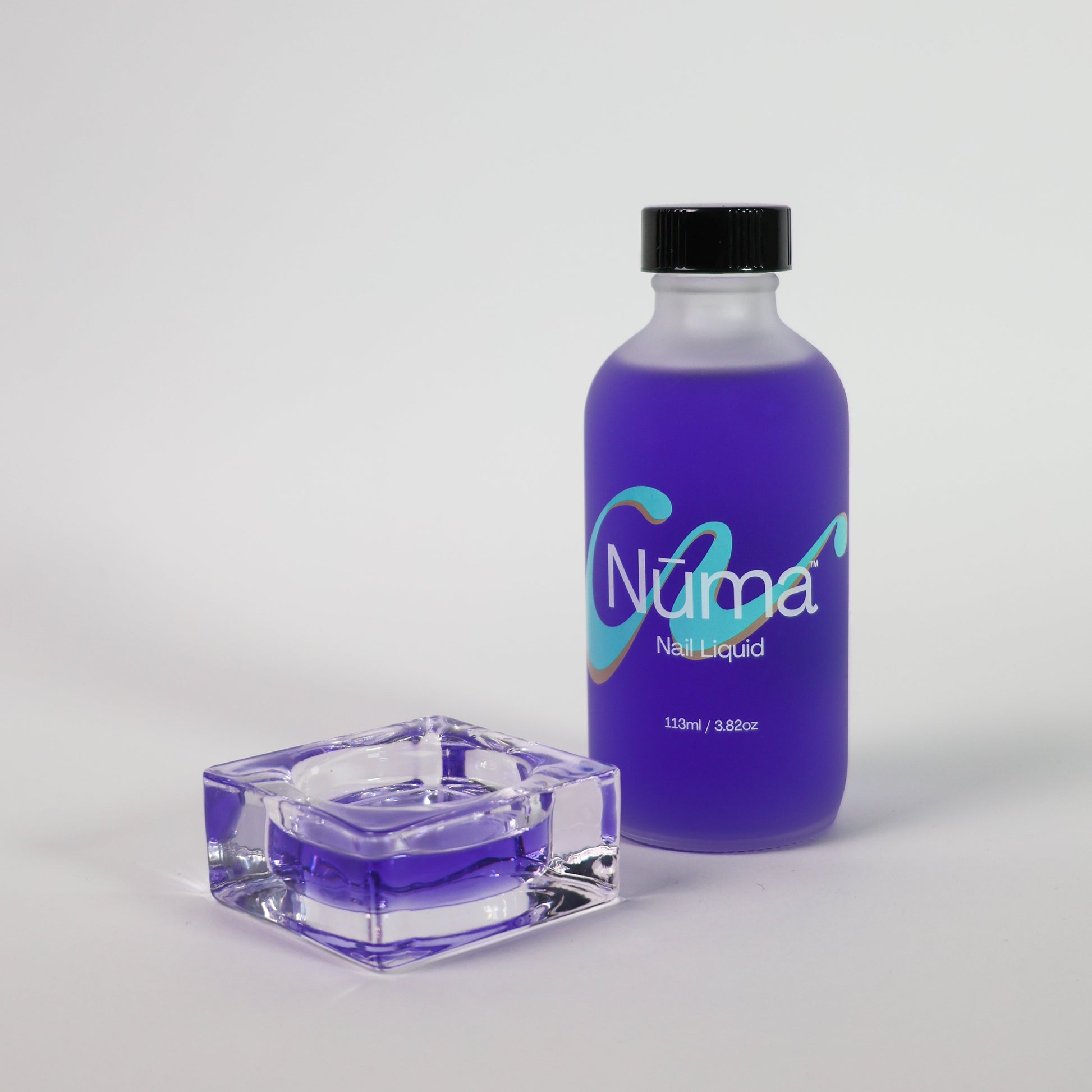 Nūma Nūma low-odor performance nail liquid by Calyx London